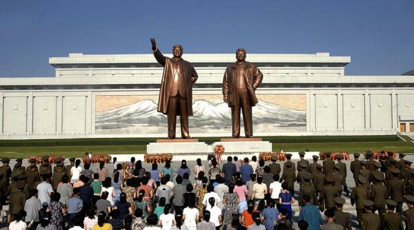 turistii straini atrasi de coreea de nord la cules de orez