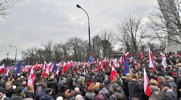 polonia lege adoptata in ciuda unor ample proteste