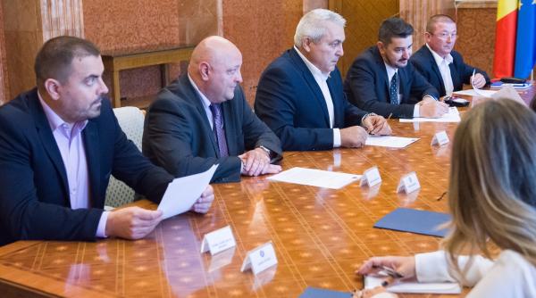 elevii politisti luati din scoala si trimisi la datorie