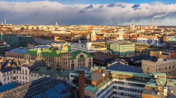 un barbat aparent in stare de ebrietate a intrat cu masina in multime la hensinki omorand o persoana si ranind alte cateva