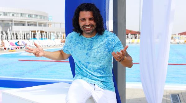 pepe da startul jocurilor de vara la gashka mare capitanii celor doua echipe sunt dorian popa si theo rose