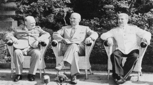 reactie atomica ziua in care cei mai puternici oameni de pe planeta au discutat despre bomba atomica si impotriva cui va fi folosita