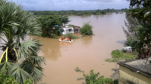 inundatiile din india 213 morti in gujarat pe masura ce apa este indepartata