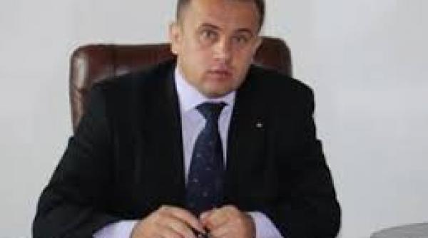 men ministrul educatiei liviu pop nu exclude riscul unor intarzieri la manualele de clasa a v a