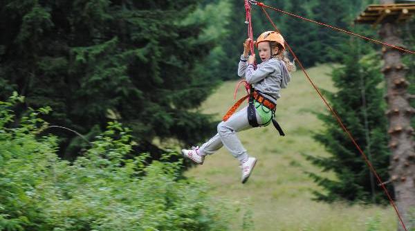 bucuresti cea mai mare tiroliana din capitala va fi inaugurata in parcul oraselul copiilor