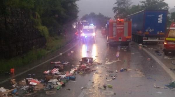 accident teribil pe valea oltului trei oameni au murit dupa impactul violent dintre un tir si o autoutilitara