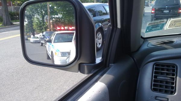 pasager amenintat cu pistolul pentru 9 minute de catre un politist