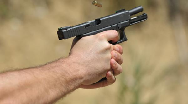 focuri de arma la bruxelles politia a tras intr o masina al carei sofer striga ca e plina cu explozibil