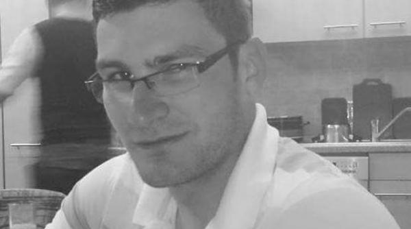 el este eroul care s a sacrificat pentru a scoate din mare doua persoane