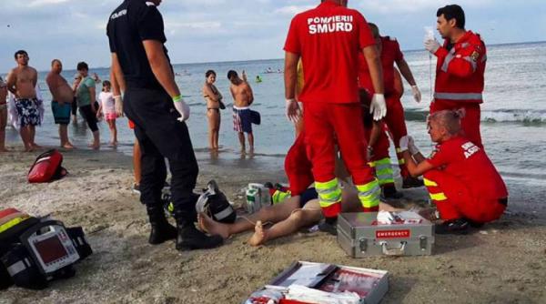 razboi intre salvamari si turistii inconstienti care se arunca in valuri legea nu ne permite decat sa fluieram