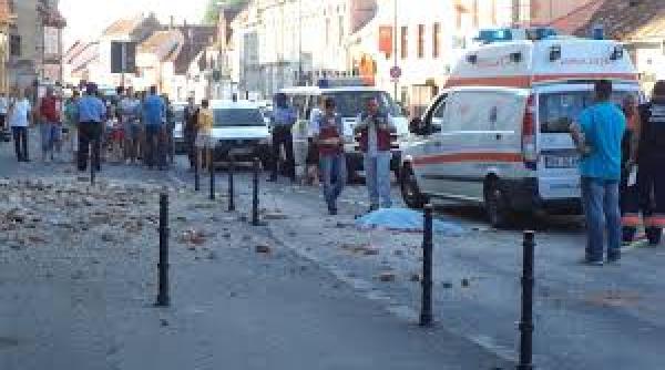 braila un barbat a ajuns in stare grava la spital dupa ce i a cazut o bucata de tencuiala de la un bloc in cap