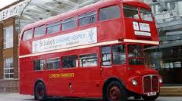 mai multi raniti dupa ce un autobuz supraetajat a lovit o cladire in sudul londrei