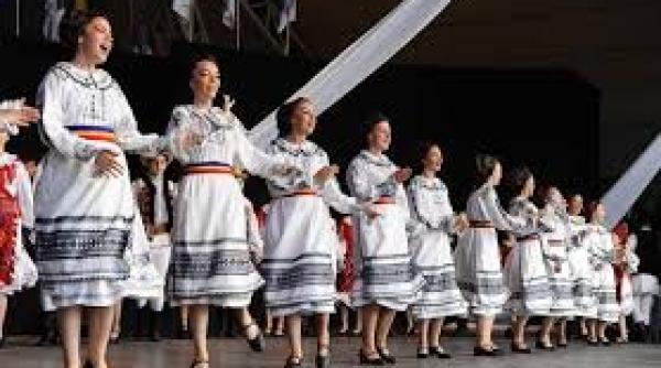 oradea spectacole folclorice cu artistidin toata tara la cetatea oradea