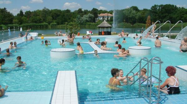 satu mare ancheta la un strand unde a fost gasita o fetita inconstienta