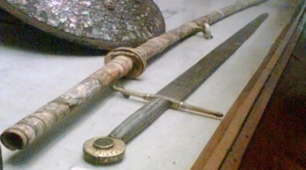 o spada care a apartinut voievodului stefan cel mare expusa in premiera la suceava