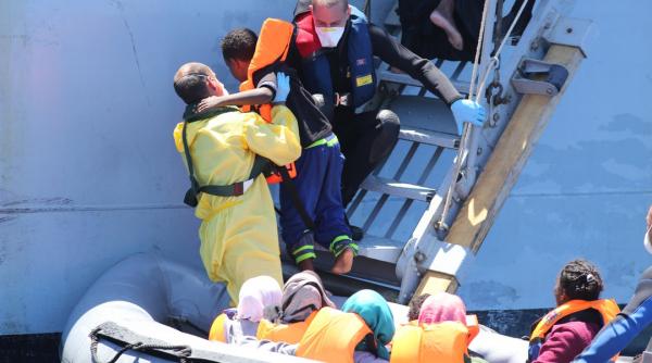 organizatia medici fara frontiere suspenda operatiunile de salvare a migrantilor din mediterana