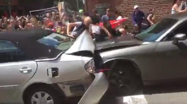 fbi il ancheteaza pe barbatul care a intrat cu masina in multime in timpul marsului din virginia