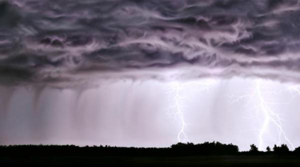 cod portocaliu si galben de furtuni ploi torentiale si grindina in urmatoarele ore