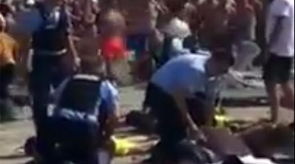 video bataie cu cutite pe o plaja din mamaia