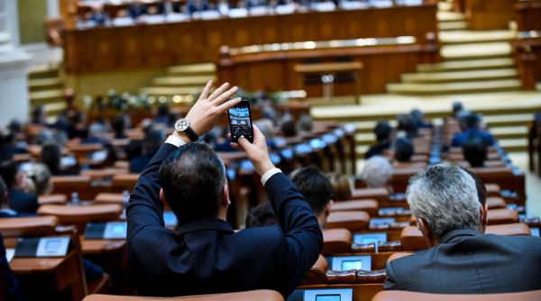 alesii fac legi doar ca sa isi justifice activitatea in parlament