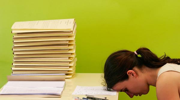 esti foarte obosit afla daca suferi de hipersomnie