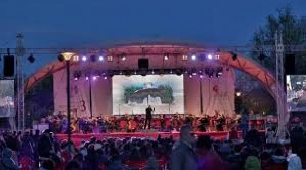 concerte expozitii si spectacole de teatru in parcurile alexandru ioan cuza si titan din capitala in acest weekend