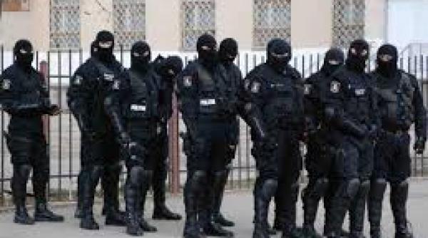 arad maior din cadrul sri retinut de procurorii diicot pentru trafic de canabis si cocaina