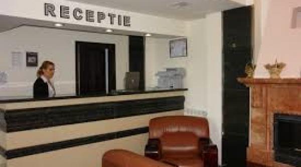 hotelierii vor sa dea ultimul tun si sa profite de ultimul val de turisti de pe litoral