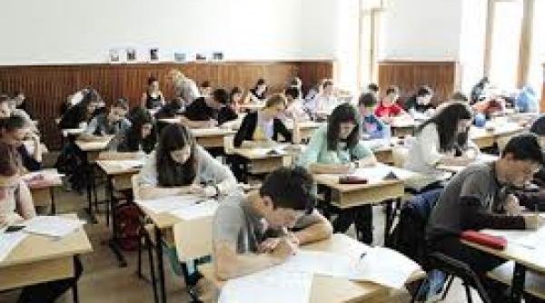 men 39 435 de absolventi de liceu s au inscris pentru a sustine examenul national de bacalaureat in sesiunea august septembrie