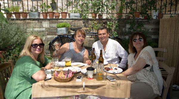 nea marin s a transformat din spaima vedetelor in spaima cameramanilor la aventura cu 4 stele