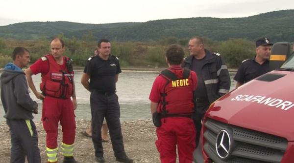 tragedie la bacau doi tineri au murit inecati in siret sub ochii prietenilor lor