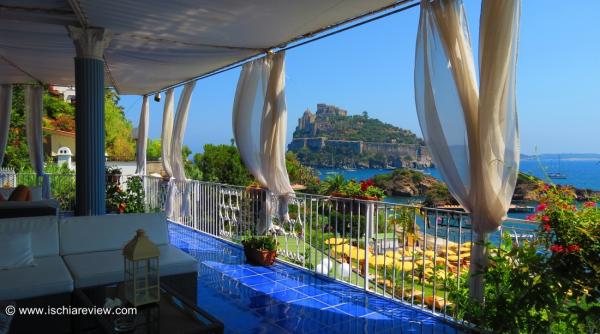 ischia o mare atractie turistica si a luat un nou tribut al mortii