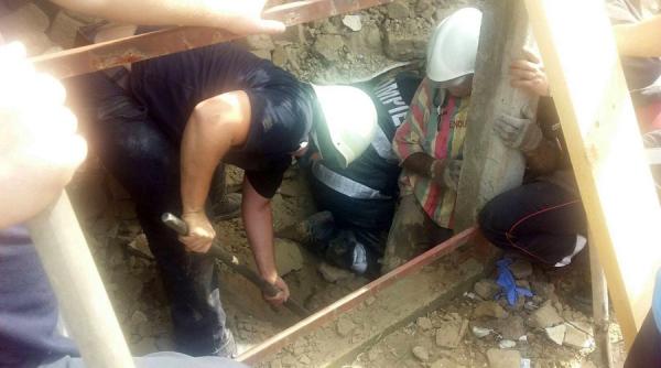 onesti un barbat a fost salvat dupa ce un perete s a prabusit peste el