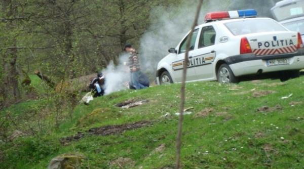 socant un tata baut si fara permis a trecut cu masina peste fetita nici un an aflata pe o patura la iarba verde fetita a murit pe loc