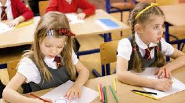 veste soc de la men elevii claselor a cincea nu vor avea manuale la inceputul anului scolar