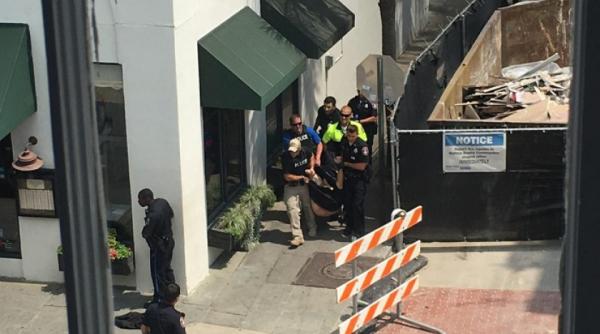 alerta in sua un barbat a fost ucis si mai multi oameni au fost luati ostatici intr un restaurant