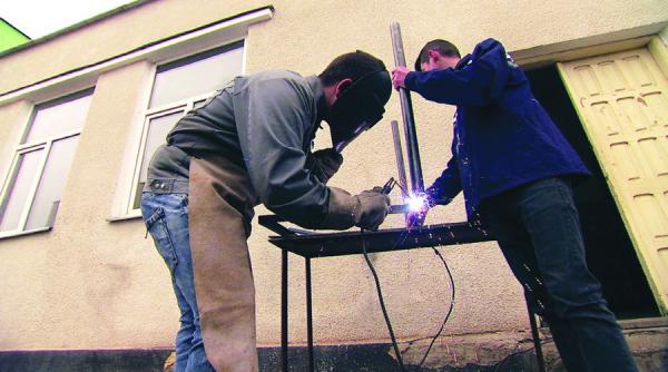 avem o scoala ca afara