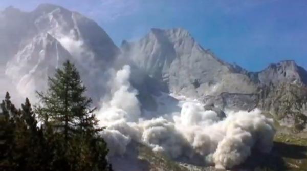 video momentul in care uriasa alunecare de teren devasteaza o localitate din elvetia