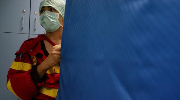 violenta teribila doua nurori si au batut soacra in baie pana au bagat o in spital