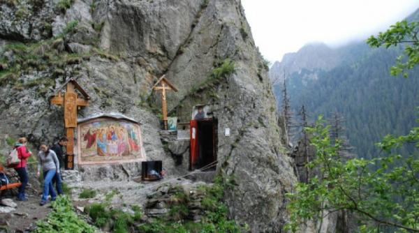 alerta la chilia parintelui arsenie boca din muntii fagaras un turist a cazut intr o prapastie