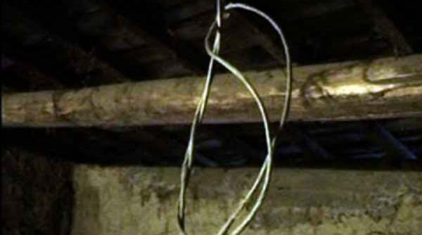 clipe de cosmar in targu jiu o fetita de 13 ani a incercat sa se spanzure motivul este socant