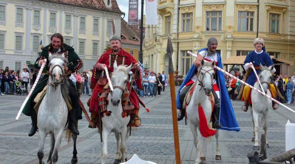festivalul medieval din sibiu a reinviat vremurile de altadata oferind si delicii gastronomice din trecut