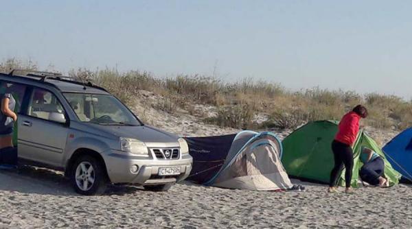 legile sunt respectate doar de unii altii isi parcheaza masinile pe plaja