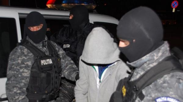 momente dramatice in alba un tanar de 29 de ani si a snopit in bataie mama iar pe bunica a amenintat o ca ii da foc voi m ati crescut eu va omor