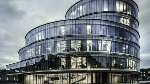 un profesor de la oxford a demisionat dupa ce a aflat ca principalul investitor al scolii politice din cadrul universitatii este sustinator donald trump