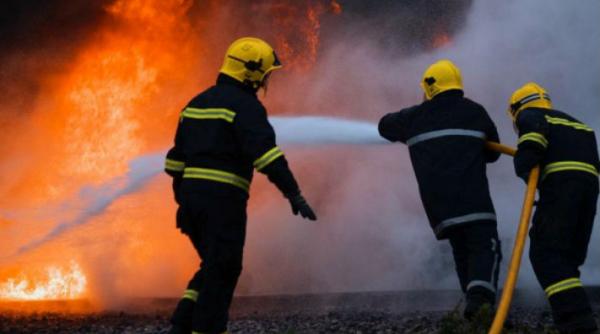 incendiu de proportii in apropiere de timisoara zeci de persoane au fost evacuate dupa ce o fabrica a fost cuprinsa de flacari