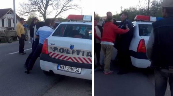 scandal de proportii in plina strada doi politisti erau sa fie linsati de rudele unui barbat pe care l au incatusat