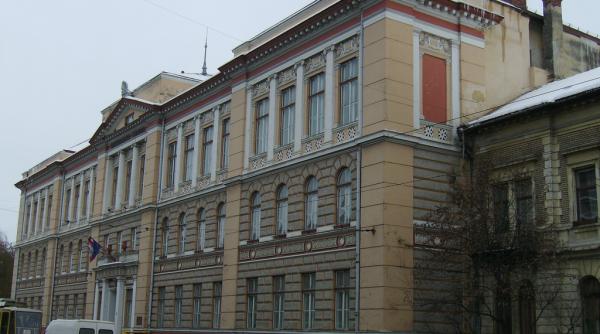 cluj biroul unui profesor al universitatii tehnice banuit de luare de mita perchezitionat