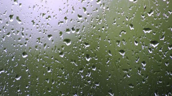 ploi torentiale si vijelii in majoritatea regiunilor tarii