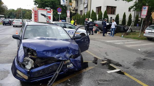 accident spectaculos in timisoara un bmw s a rasturnat si a distrus un semafor